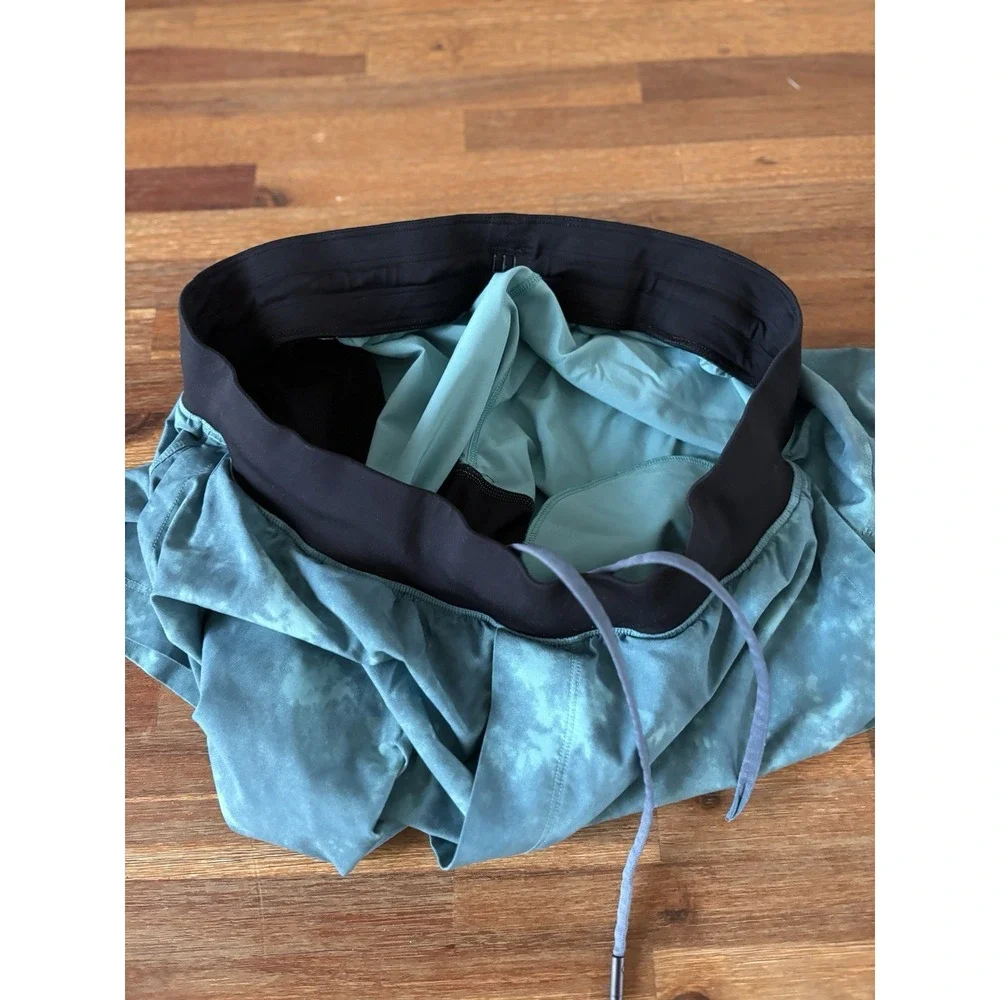 Lululemon Men's Shorts Size Large Pace Breaker 9